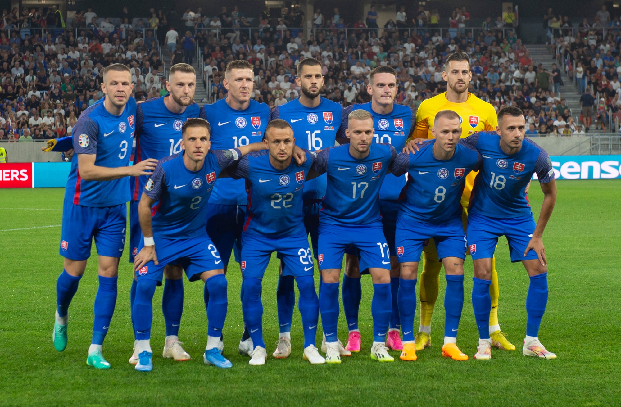 Na snímke horný rad zľava hráči Slovenska Denis Vavro, Milan Škriniar, Juraj Kucka, Dávid Hancko, Róbert Polievka a Martin Dúbravka.Dolný rad zľava Peter Pekarík, Stanislav Lobotka, Lukáš Haraslín, Ondrej Duda a Ivan Schranz.