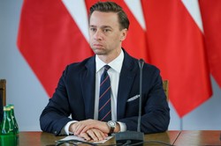 Bosak uderza: Nie dla Tuska, nie dla Kaczyńskiego