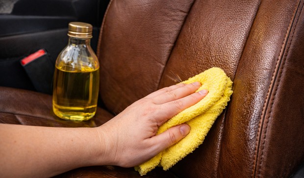 Maslinovo ulje za kožna autosedišta