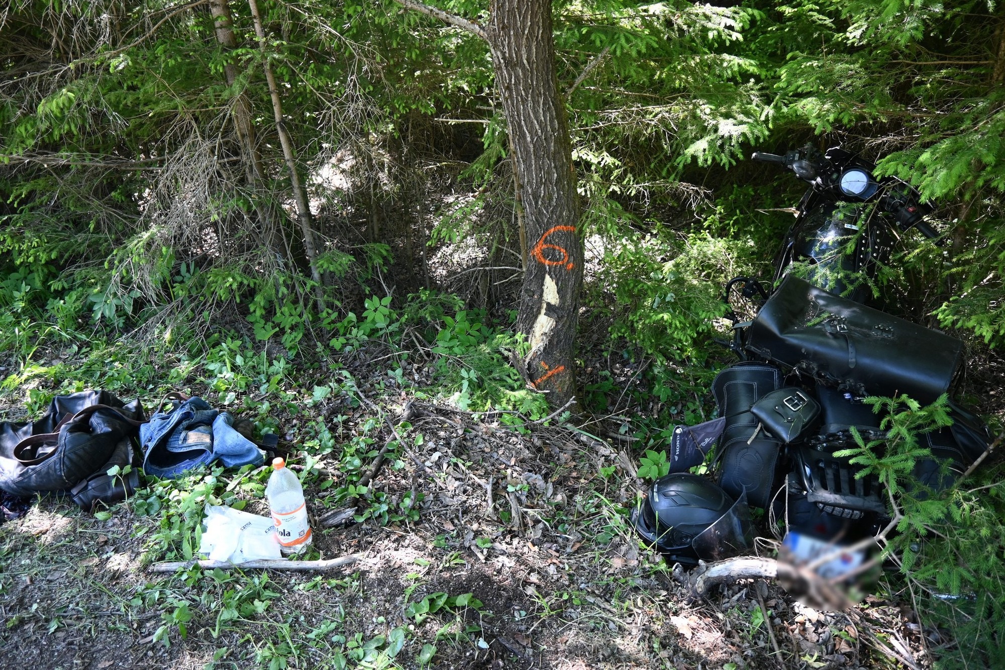 Motocyklista havaroval v Čičmanoch, do nemocnice ho viezol vrtuľník