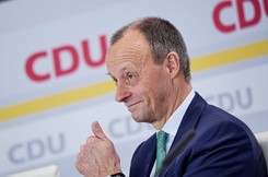 Konserwatysta, który chce przyznać prawa adopcyjne gejom. Kim jest Friedrich Merz?
