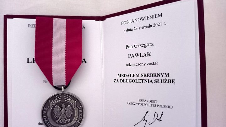 Srebrny Medal prezydenta Andrzeja Dudy dla Grzegorza Pawlaka