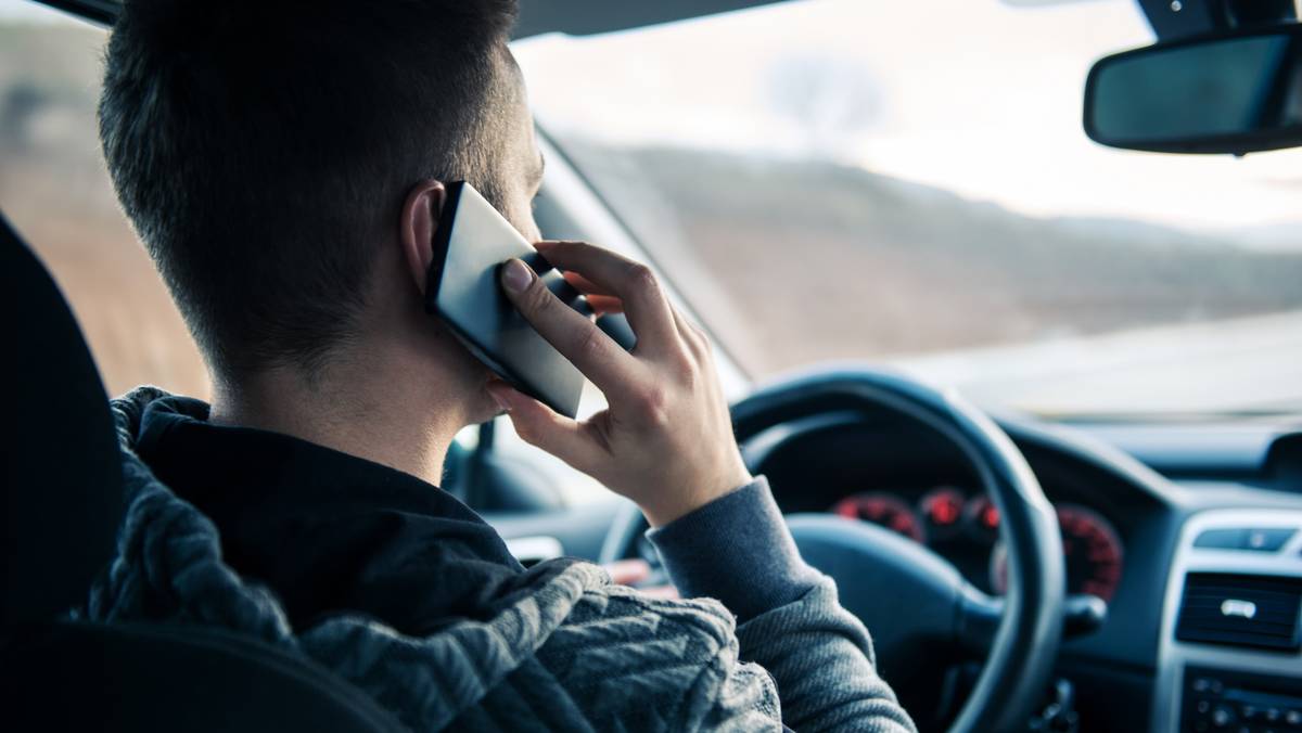 Korzystanie z telefonu w trakcie jazdy