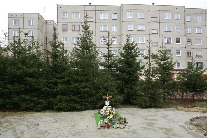 Ksiądz pochowany na parkingu