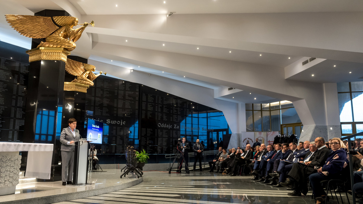 Te słowa premier padły podczas międzynarodowej konferencji poświęconej Polakom ratującym Żydów w czasie niemieckiej okupacji. Jak podkreśliła dziś szefowa rządu, sprawiedliwi potrafili przeciwstawić się złu dzięki miłości. - Bardzo dużo poświęcili, ginęły całe rodziny, ginęły na oczach rodziców dzieci - powiedziała Szydło dziś w Toruniu.