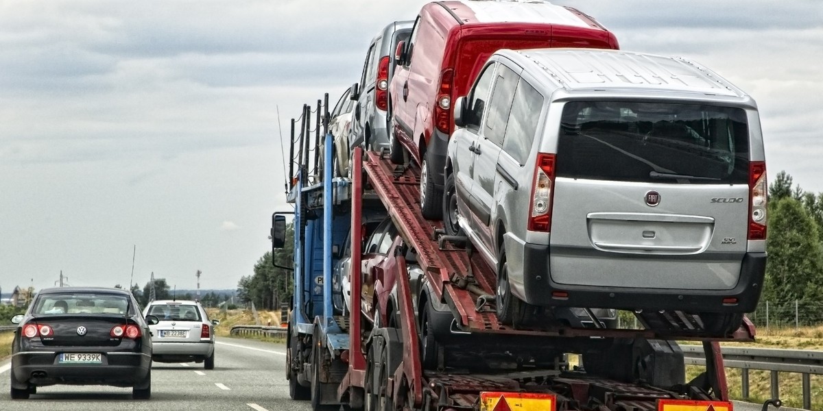 Największą popularnością spośród sprowadzanych auta cieszą się samochody Volkswagena