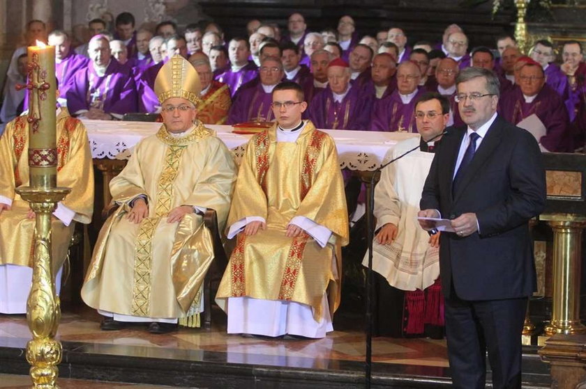 Prezydent Komorowski na pogrzebie abp Życińskiego. ZDJĘCIA