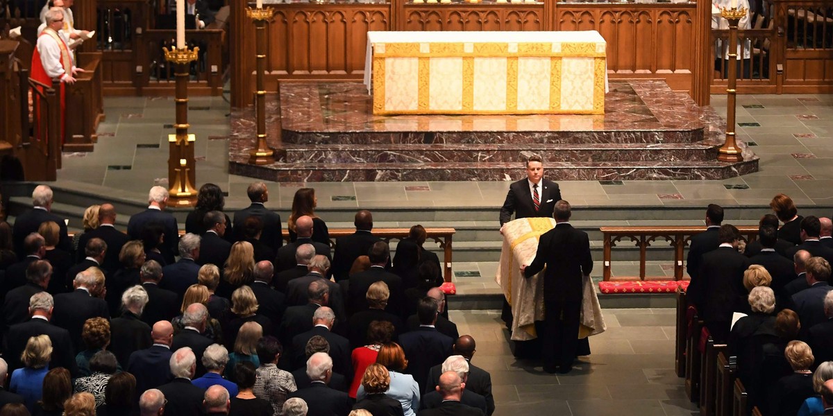 Pogrzeb byłej pierwszej damy. Prezydent nie dotarł, ochroniarze nie chcieli odejść od trumny