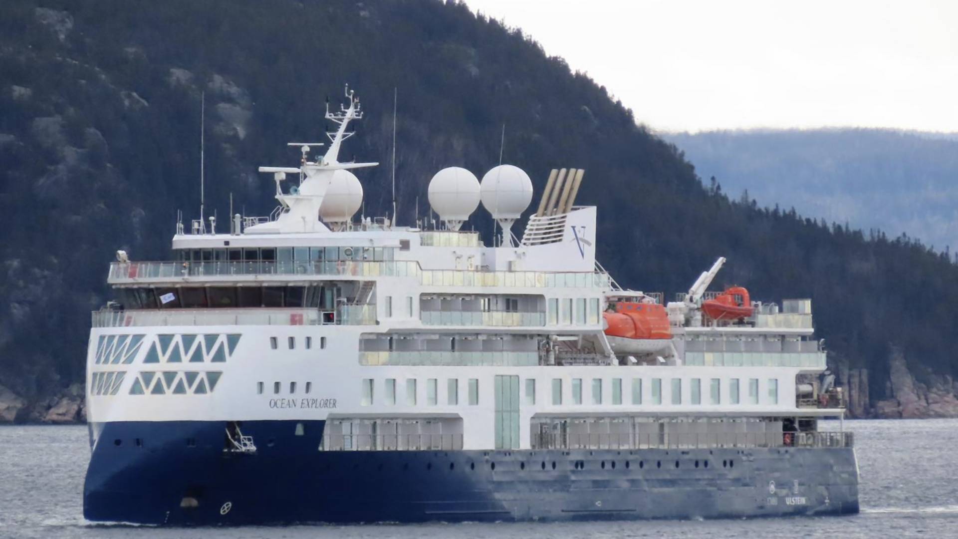 Zátonyra futott egy luxushajó Grönlandon, most a Covid is terjed rajta