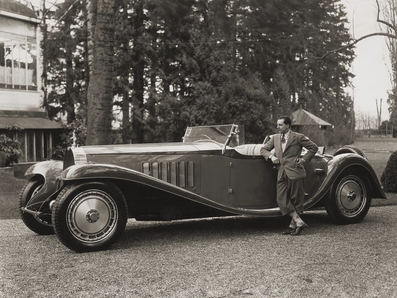 Jean Bugatti na tle monstrualnego T41 Royale (1932)