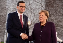 Morawiecki po spotkaniu z Merkel mówi o fałszowaniu historii