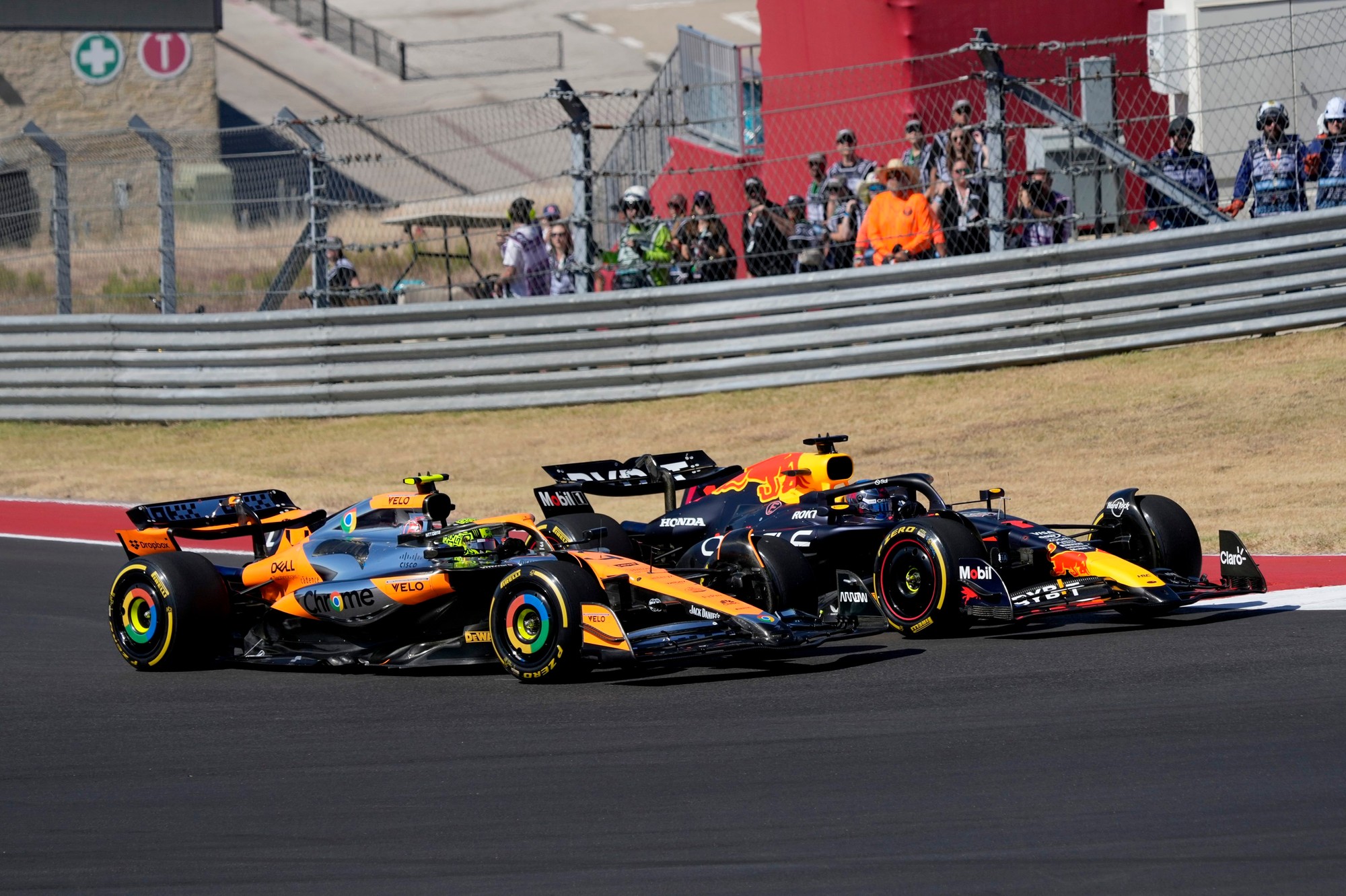 Veľká cena USA: Britský jazdec Lando Norris (McLaren) a Holanďan Max Verstappen (Red Bull).