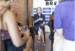 Flaga na stopach? Amerykańska pani senator popłynęła z manifestowaniem patriotyzmu. FOTO