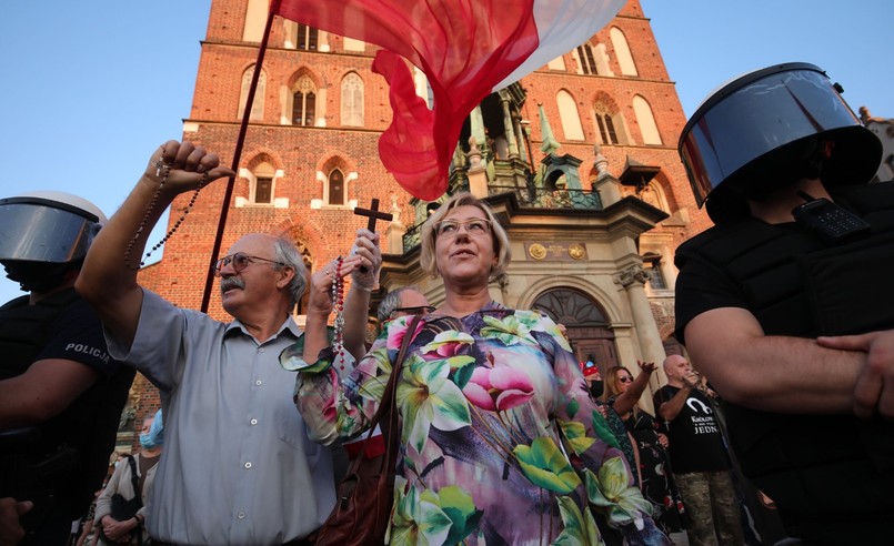 Kontrmanifestacja w czasie Marszu Równości w Krakowie