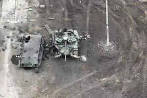 Wojna w Ukrainie. Rosyjski samobójczy atak w 70-letnim wozie bojowym