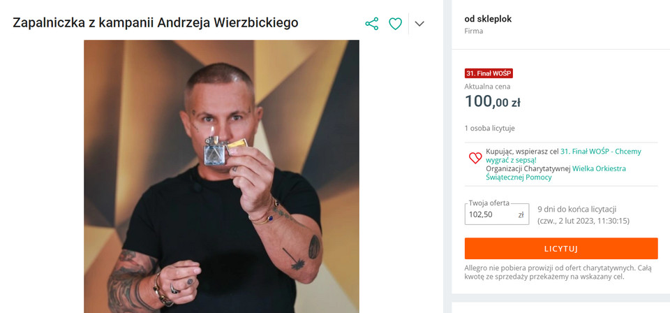 Andrzej Wierzbicki przekazał zapalniczkę na licytację WOŚP 