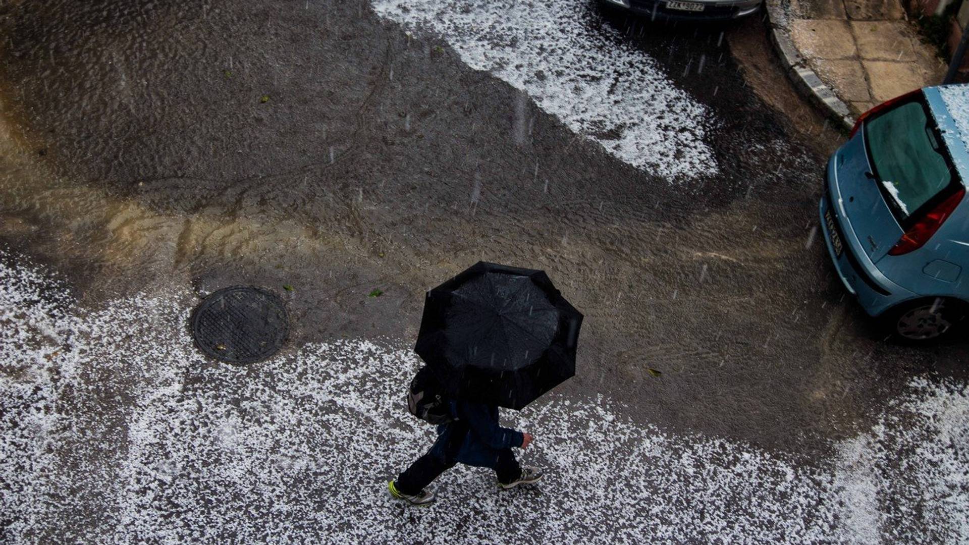 Alarm za celu Srbiju: Stižu pljuskovi, oluje i grad