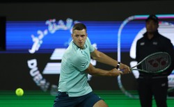 Hurkacz wreszcie wygrał seta bez tie-breaka. Polak w ćwierćfinale turnieju w Dubaju [WIDEO]
