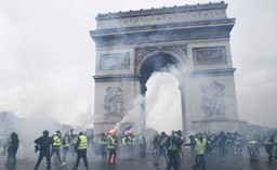 Francja zamiast upadać, podnosi się. I ciągnie za sobą całą Europę
