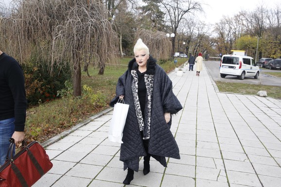 STAN SLAĐANE MILOŠEVIĆ NA NOVOM BEOGRADU NAPUŠTEN Komšije progovorile dve godine nakon smrti: "Njen auto od 25.000 evra je nestao, poštansko sanduče je puno računa, pisama"