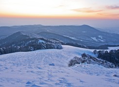 Groźny wypadek w górach. 'Wiatr zdmuchnął turystów ze Śnieżki'