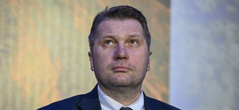 Samorządy nie zdążą wypłacić podwyżek dla nauczycieli? Czarnek: To absurd
