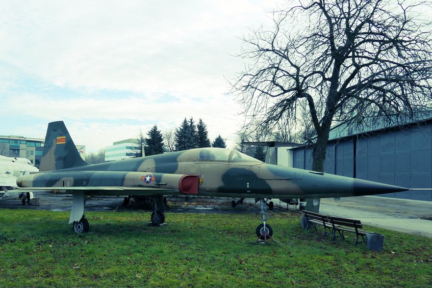 Prezentowany obecnie w krakowskim muzeum lotnictwa F-5E, który był badany w Polsce. Kilka lat temu maszyna została wyremontowana i odtworzono na niej malowanie z czasów służby w lotnictwie Wietnamu Południowego.