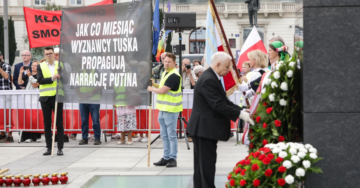 Szefowi PiS na smoleńskiej miesięcznicy puściły nerwy. "I te śmiecie, które tu stoją..."