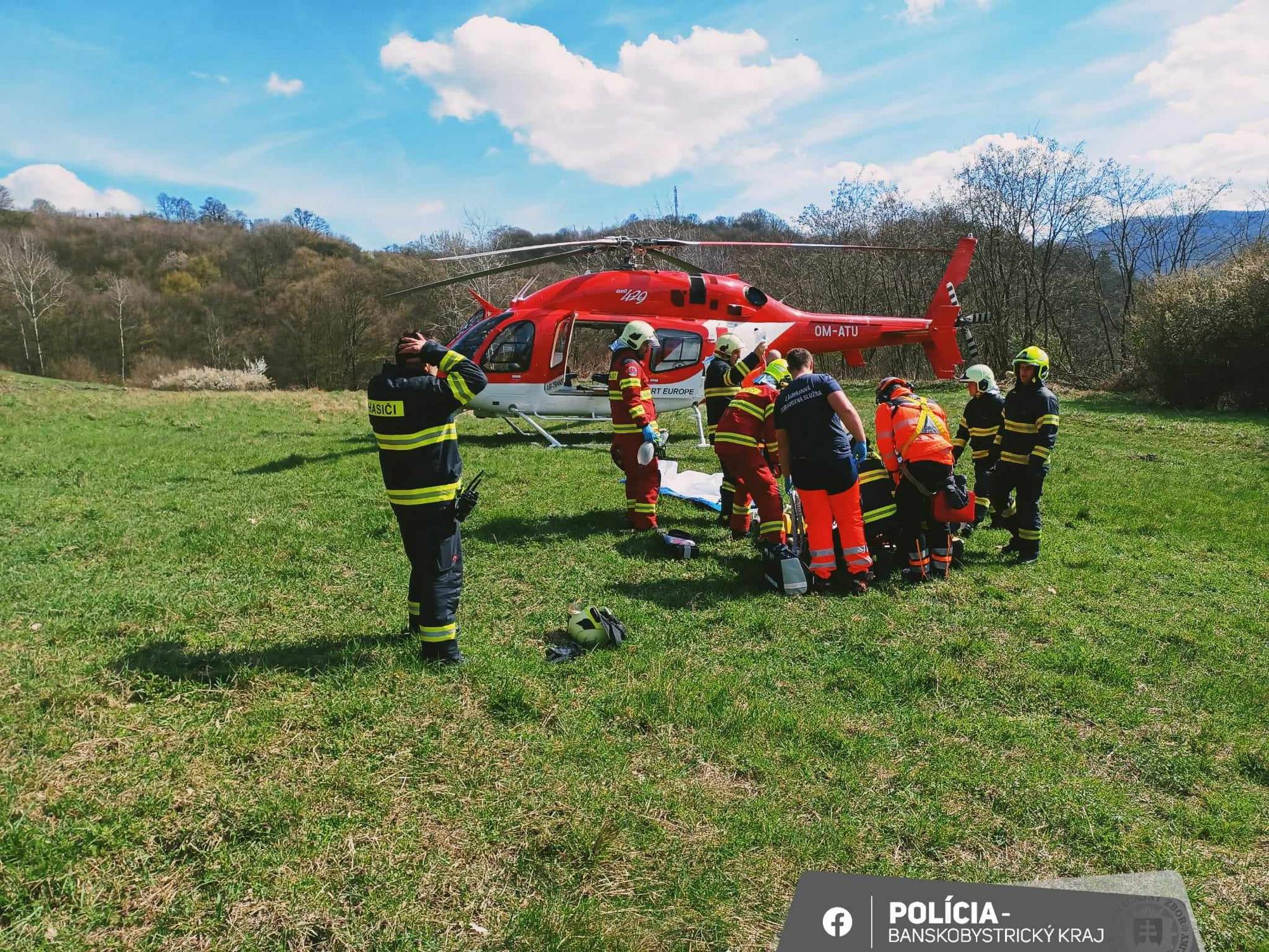 Na železničnom priecestí v obci Pitelová v okrese Žiar nad Hronom sa zrazil vlak s osobným autom.
