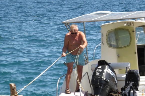 "RODITELJI SE NISU RADOVALI NIJEDNOM MOM USPEHU" Naš pevač se danas kupa u parama, ima kolekciju automobila, a za ovim je večno ostala velika žal