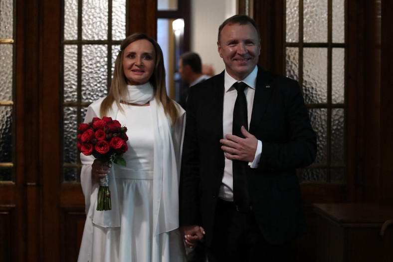 Jacek i Joanna Kurscy w dniu ślubu w Sanktuarium Bożego Miłosierdzia w Krakowie-Łagiewnikach, 2020 r. To drugi ślub kościelny Kurskiego, który zostawił żonę i troje dzieci
