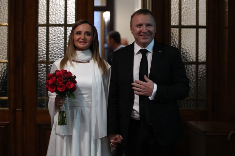 Jacek i Joanna Kurscy w dniu ślubu w Sanktuarium Bożego Miłosierdzia w Krakowie-Łagiewnikach, 2020 r. To drugi ślub kościelny Kurskiego, który zostawił żonę i troje dzieci