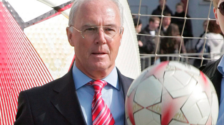 Franz Beckenbauer 70 évesen is a foci aktív szerelmese / Fotó: MTI