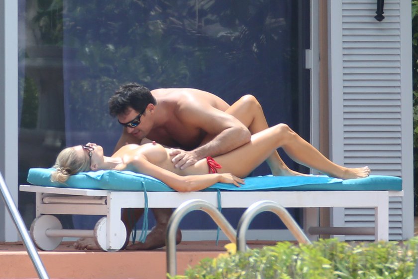 Joanna Krupa toples i Romain Zago