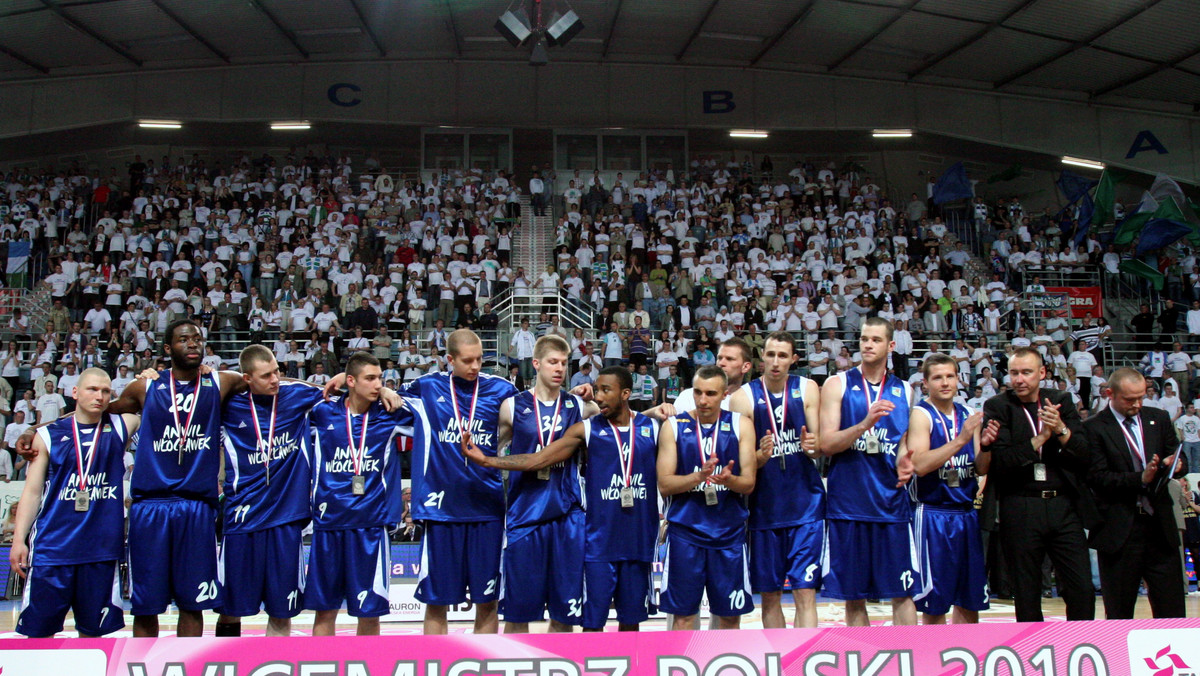 Włodarze Anwilu Włocławek zaczynają kompletować skład na nadchodzący sezon Tauron Basket Ligi. We wrześniu na testach ma pojawić się silny skrzydłowy Dominic Calegari, który w ostatnim sezonie reprezentował barwy Davis Aggies.