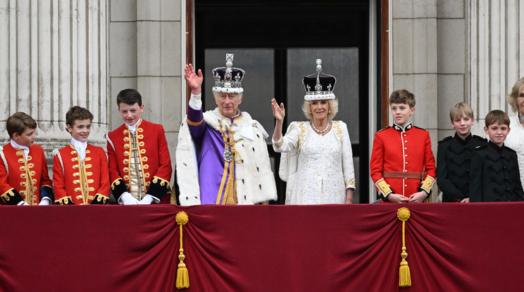A nézők szerint nem oda illő szót énekelhetett a kórus Kamilla királynéról / Fotó: EPA/Neil Hall