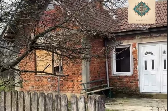 TEODORA DŽEHVEROVIĆ KUPILA NAPUŠTENU KUĆU NA SELU Stara ograda, malo dvorište: Otkrila da li odlazi iz Beograda (VIDEO)