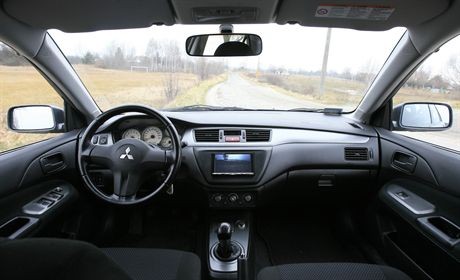 05.02.2007 WarszawaTest samochodu Mitshubishi Lancer.Fot. Wojciech Grzedzinski