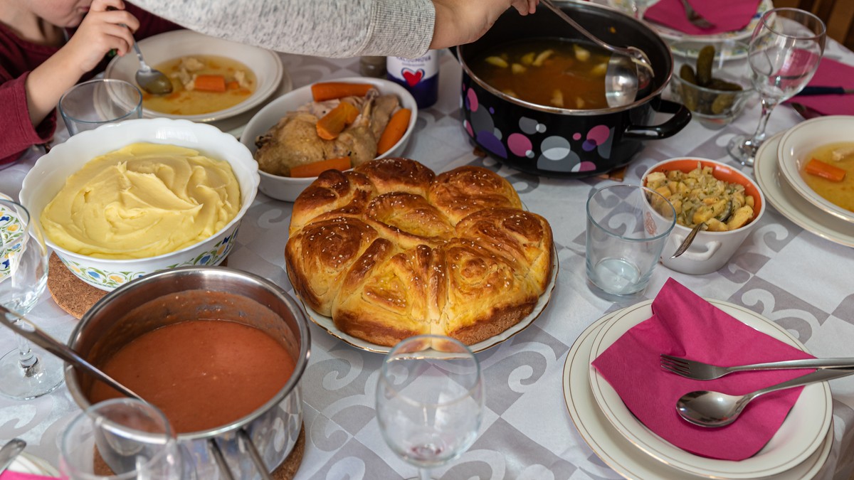 Sveštenik iz Srbije otkriva šta se radi sa Božićnom trpezom za Božić i ovo niko ne zna