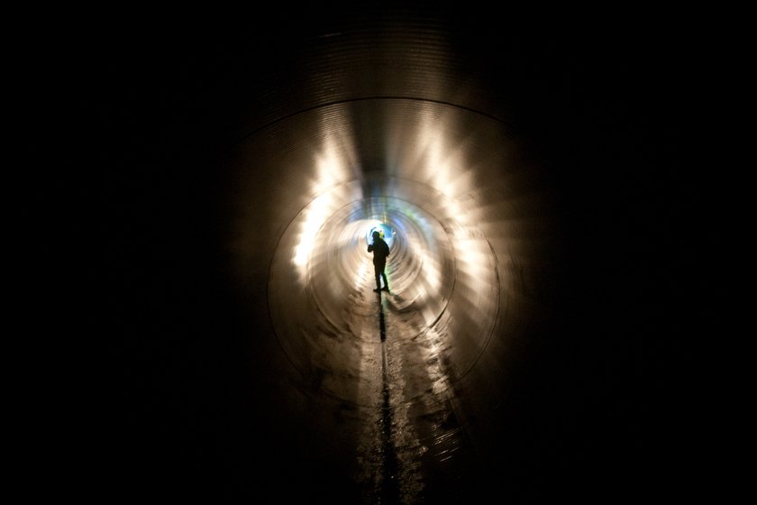 Tony śmieci trafiają do kanalizacji. Powodują awarie i przyciągają szczury