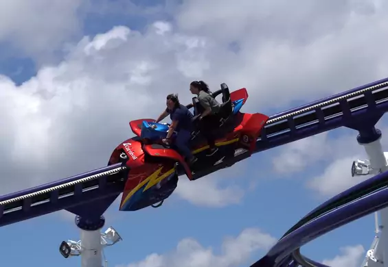 Otwarto pierwszy na świecie roller coaster na statku. Zapewnia malowniczy widok na ocean