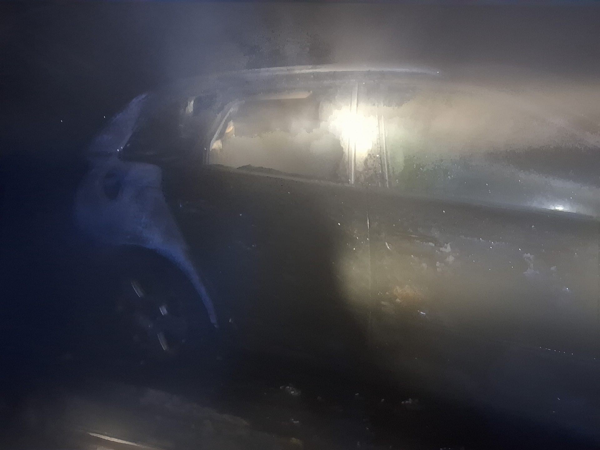 Požiar kontajnerov v Čadci poškodil blízko stojace autá. 