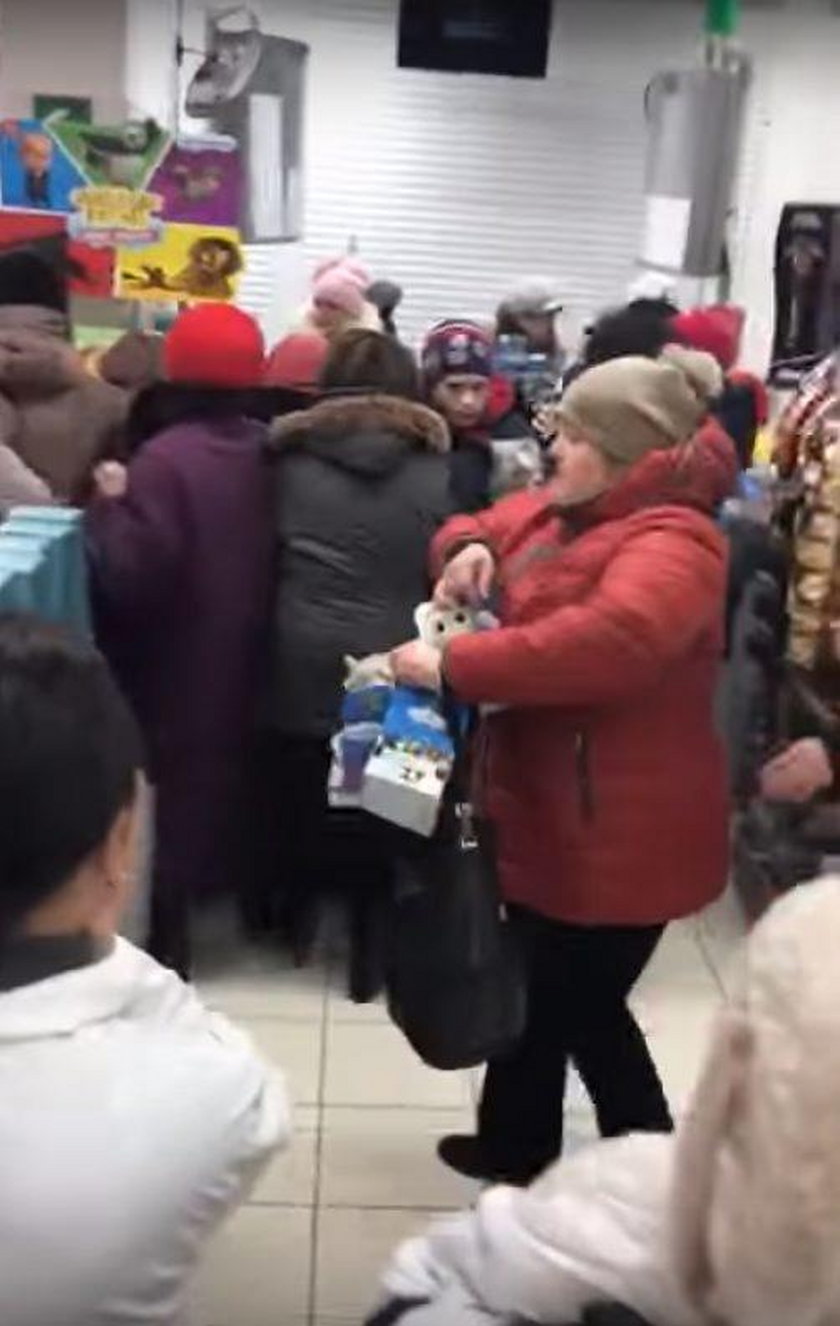 Brutalne sceny w supermarkecie. Wszystko się nagrało