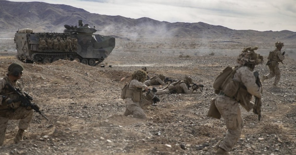 Step inside a 30-ton Marine Corps amphibious assault vehicle built to ...