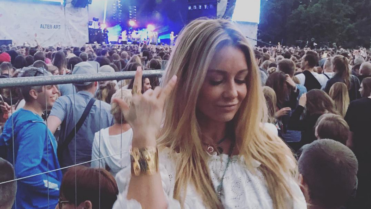 Małgorzata Rozenek-Majdan opublikowała na swoim Instagramie zdjęcie z Orange Warsaw Festival. Uważni fani zasugerowali, że gest, który wykonała ręką, czci diabła. Perfekcyjna Pani Domu jest jednak innego zdania i próbuje wyprowadzić ich z błędu.
