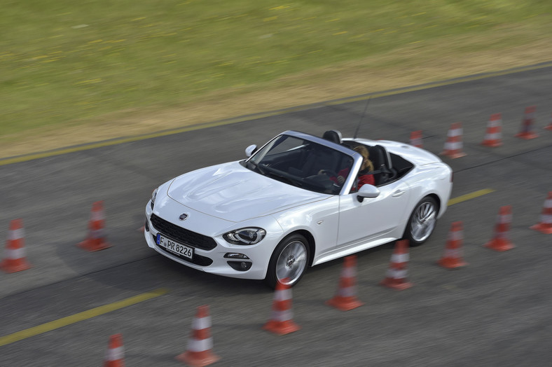 Mazda MX-5 kontra Fiat 124 Spider - takie same, a jednak inne