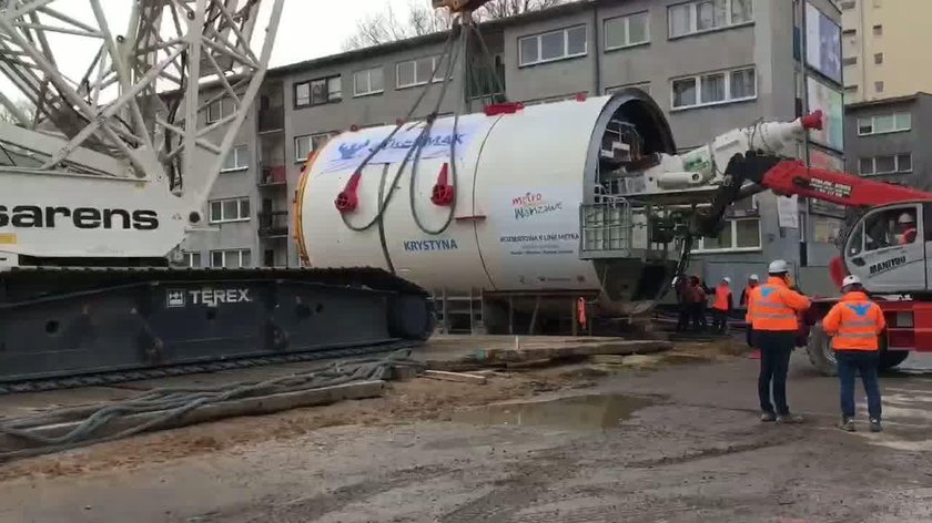 Montaż maszyny kopiącej podziemny tunel