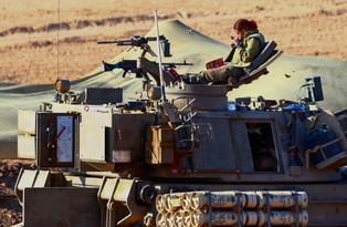 Izraelska żołnierka odbita z rąk Hamasu. W niewoli przebywała od 07 października