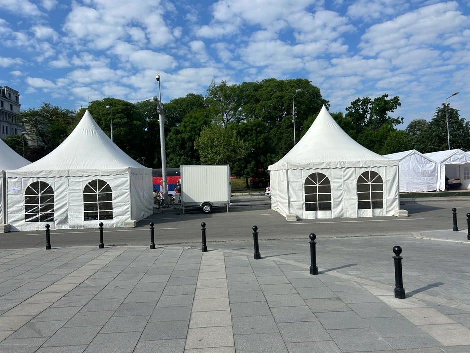 Šatori ispred Skupštine