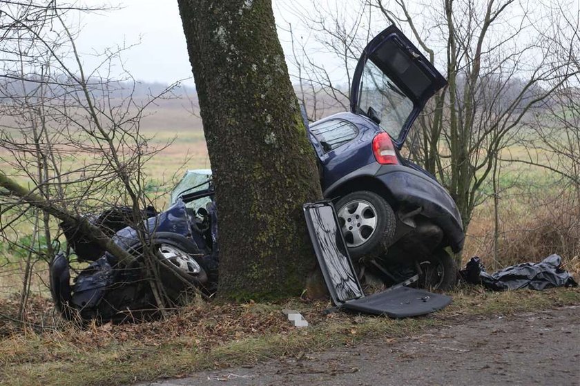 Koszmarny wypadek. Matka zginęła, dzieci walczą o życie!